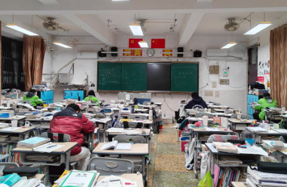 构建职业教育升学立交桥夯实产业集群高质量开展的技能人才之